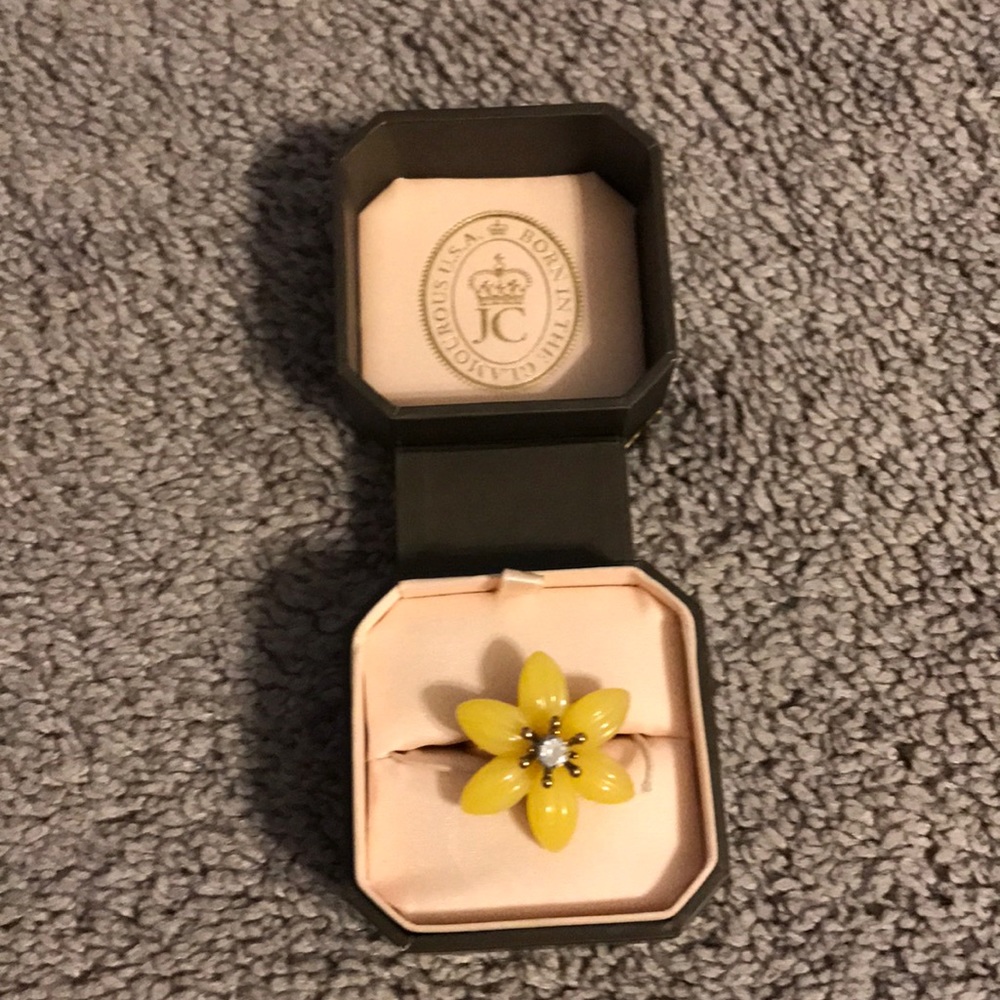 Juicy couture flower ring